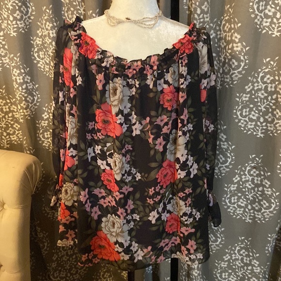 2x NWT INC beautiful black floral blouse with sheer ballon sleeves - Picture 5 of 9